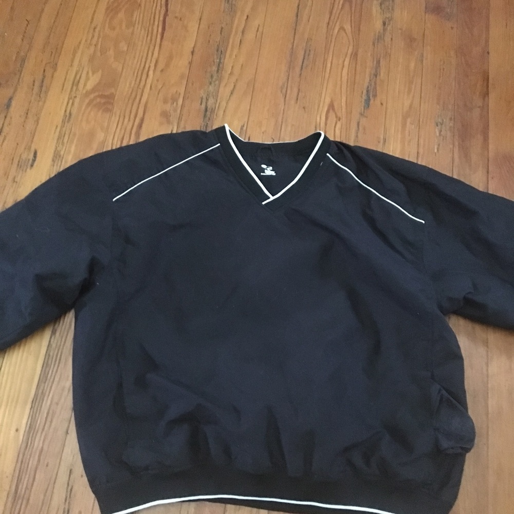 Very comfortable pull over wind jacket